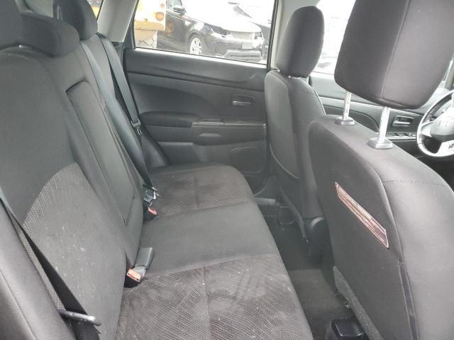 82407873-2014-mitsubishi-outlander_10