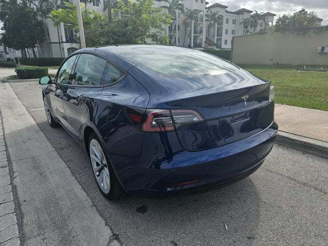 82409133-2022-tesla-model-3_4