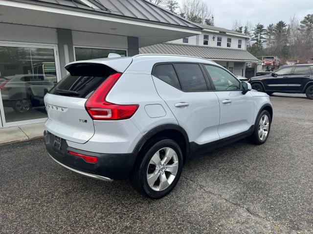 82471274-2020-volvo-xc40_4