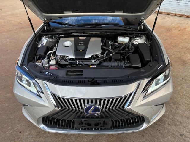 82487364-2019-lexus-es300_6