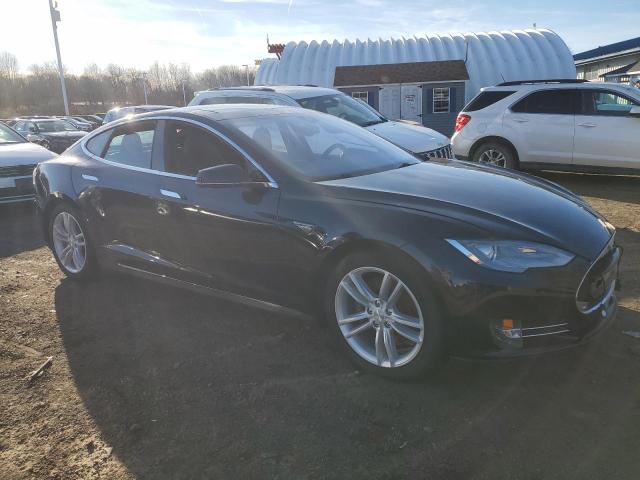 82538394-2015-tesla-model-s_4