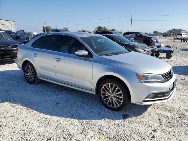 82560294-2015-volkswagen-jetta_4