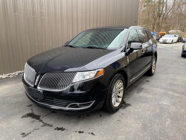 82567744-2016-lincoln-mkt_2