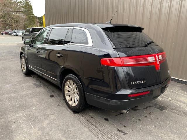 82567744-2016-lincoln-mkt_3