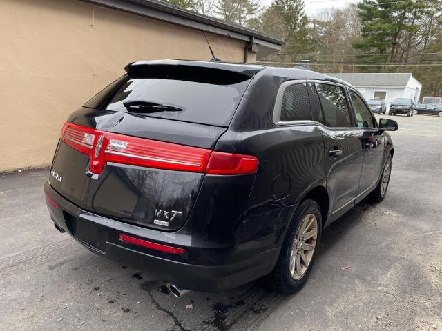 82567744-2016-lincoln-mkt_4