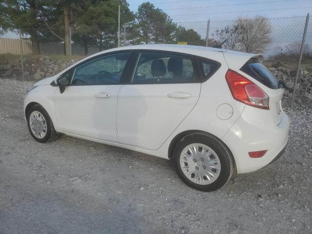 82599164-2016-ford-fiesta_2