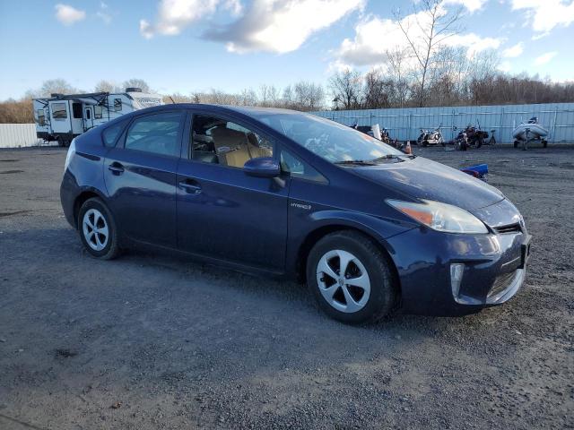 82605804-2013-toyota-prius_4