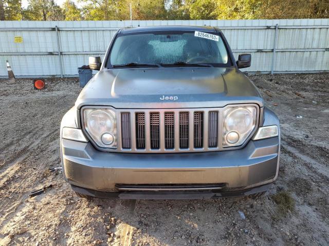 82646763-2012-jeep-liberty_5