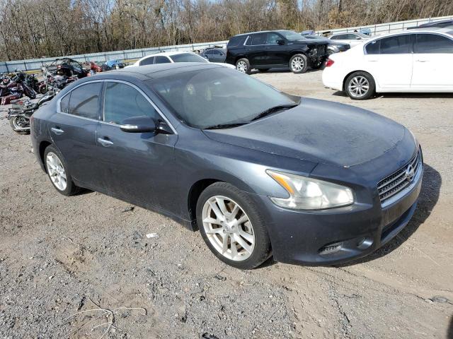 82686474-2010-nissan-maxima_4