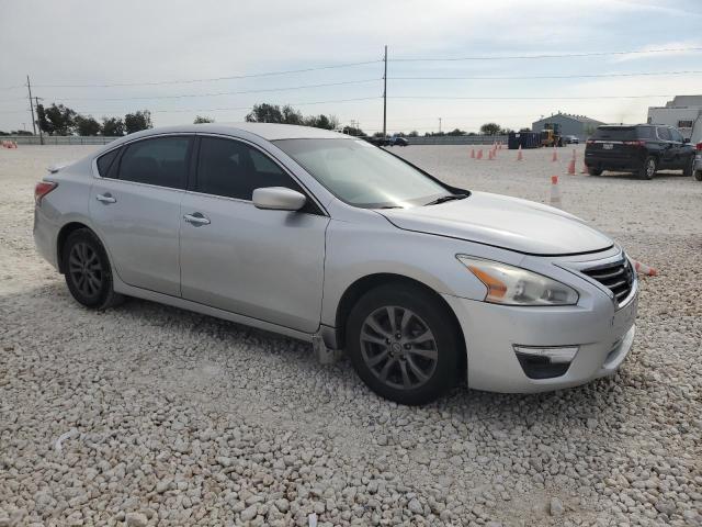 82688724-2015-nissan-altima_4