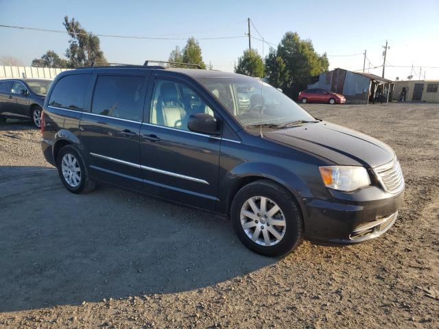 82719914-2014-chrysler-minivan_4