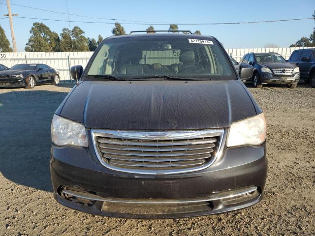 82719914-2014-chrysler-minivan_5
