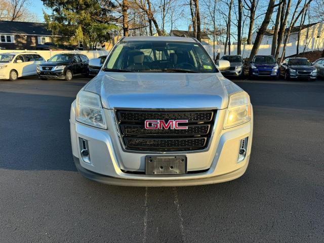 82755434-2015-gmc-terrain_8