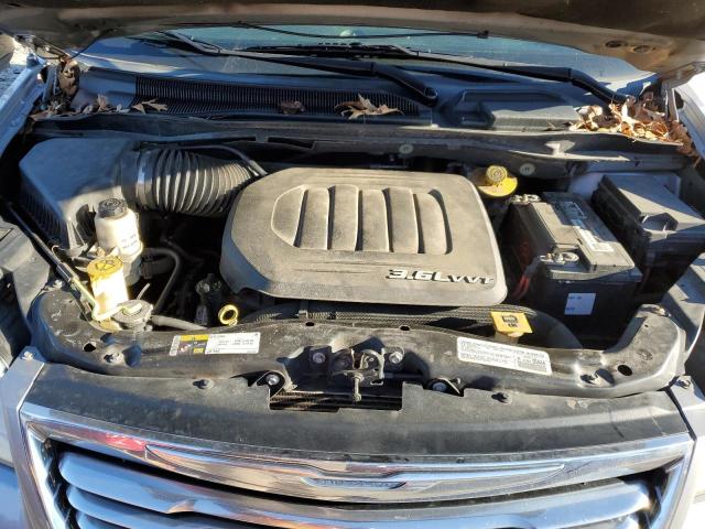 82813003-2014-chrysler-town-c_12