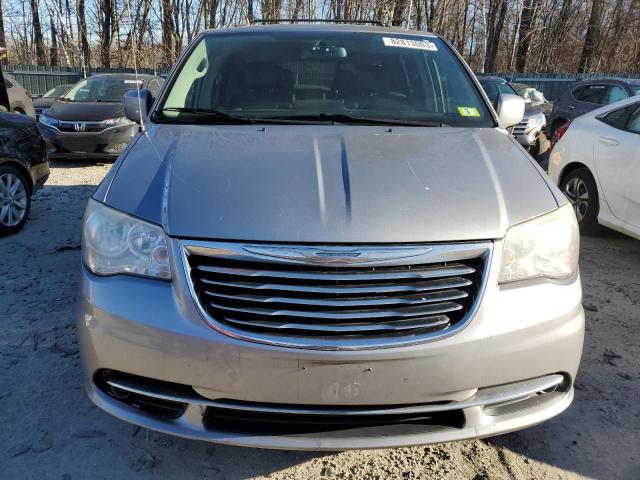 82813003-2014-chrysler-town-c_5