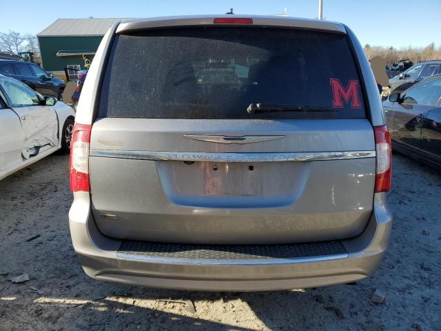 82813003-2014-chrysler-town-c_6