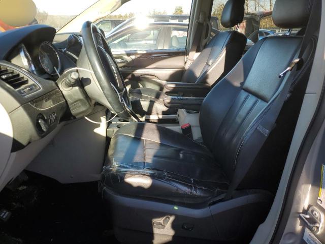 82813003-2014-chrysler-town-c_7