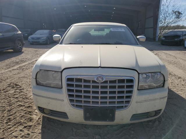 82860194-2010-chrysler-300_5