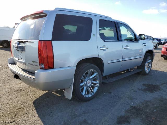 82891583-2011-cadillac-escalade_3