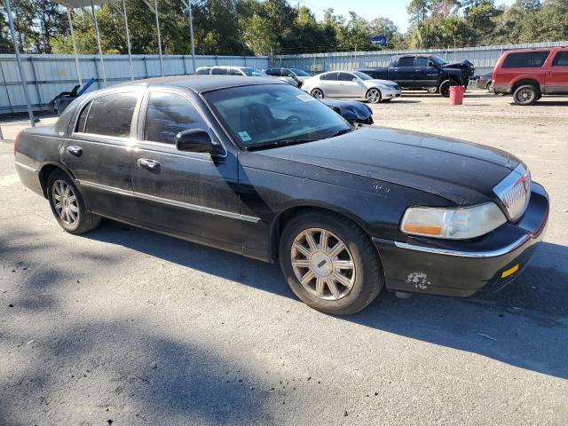 82925014-2011-lincoln-towncar_4