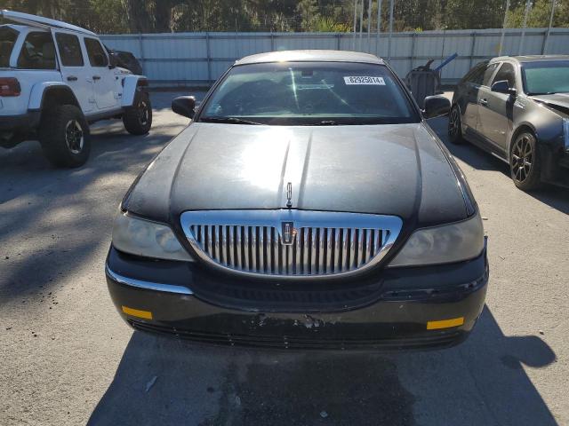 82925014-2011-lincoln-towncar_5