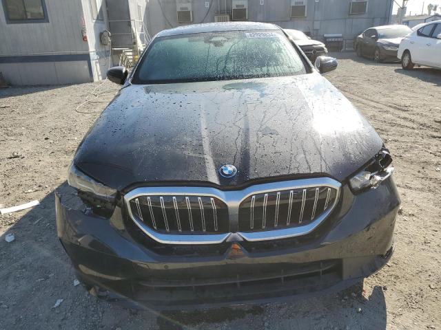 82929834-2024-bmw-5-series_5