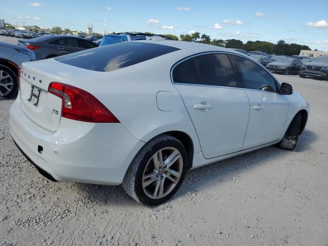 82973084-2015-volvo-s60_3