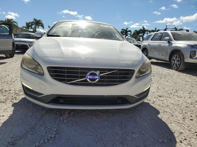 82973084-2015-volvo-s60_5