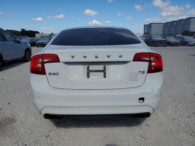 82973084-2015-volvo-s60_6