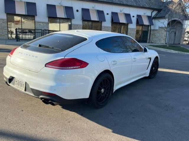 83016014-2015-porsche-panamera_4