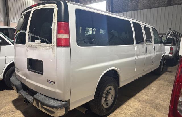 83054974-2016-chevrolet-express_4