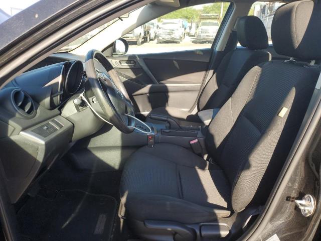 83067774-2013-mazda-3_7