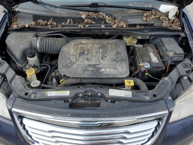 83237024-2013-chrysler-minivan_12