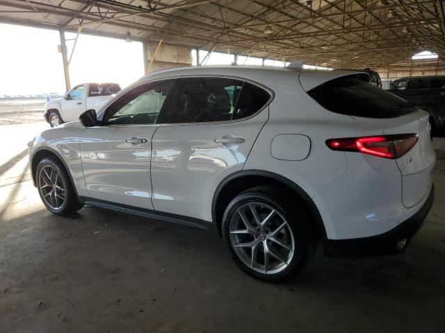 83263554-2018-alfa-romeo-stelvio_2