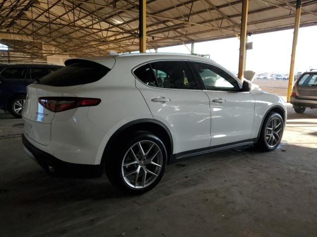 83263554-2018-alfa-romeo-stelvio_3