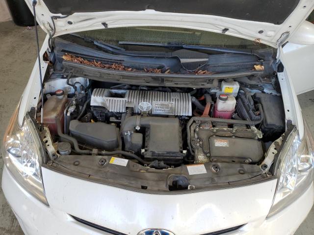 83266704-2015-toyota-prius_11