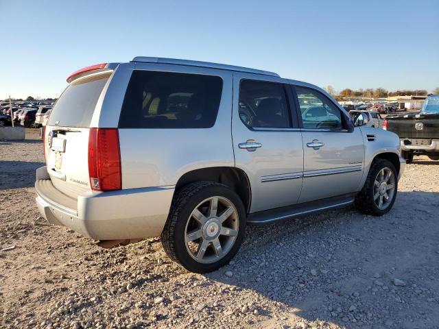 83269994-2013-cadillac-escalade_3