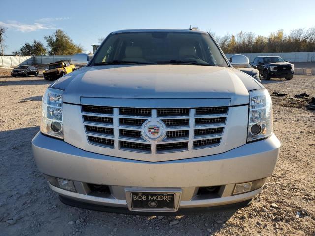 83269994-2013-cadillac-escalade_5