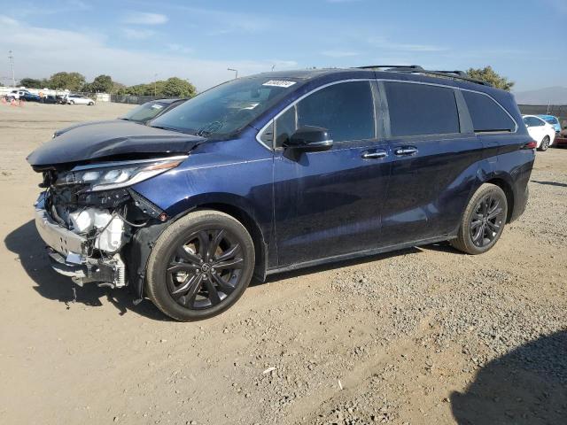 83482014-2024-toyota-sienna_1