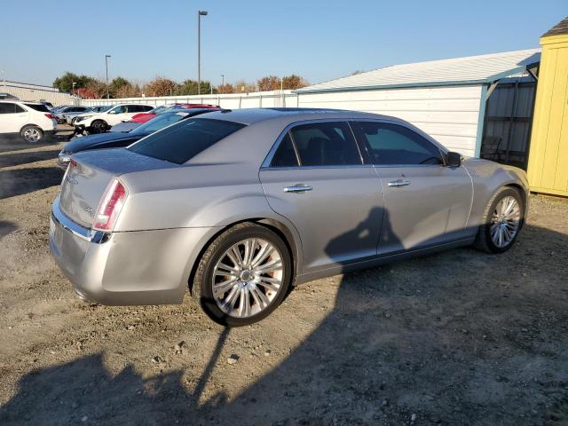 83637294-2011-chrysler-300_3