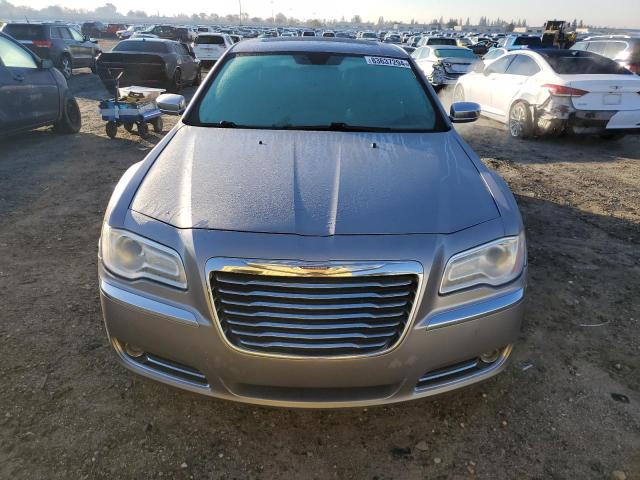 83637294-2011-chrysler-300_5