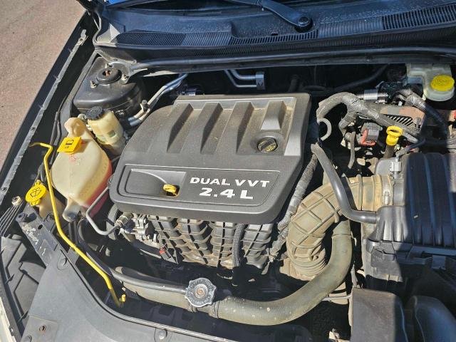 83786664-2013-chrysler-200_7