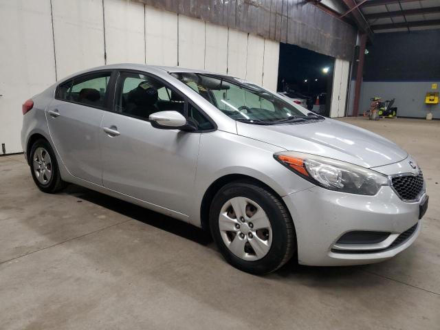 83819604-2016-kia-forte_4