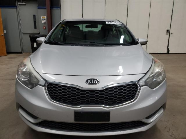 83819604-2016-kia-forte_5