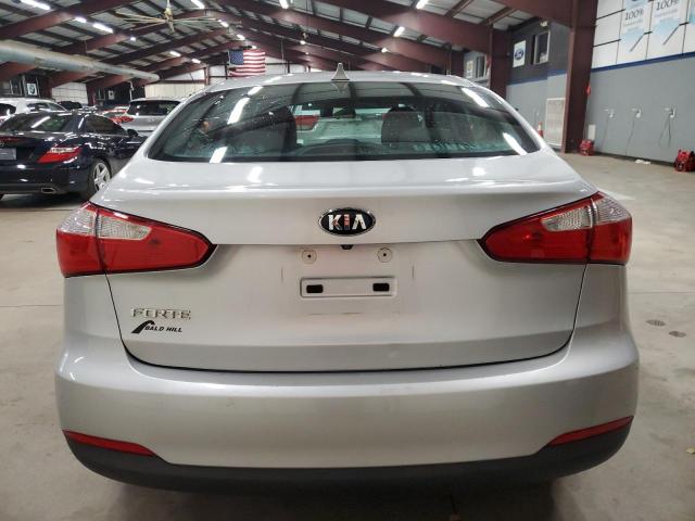 83819604-2016-kia-forte_6