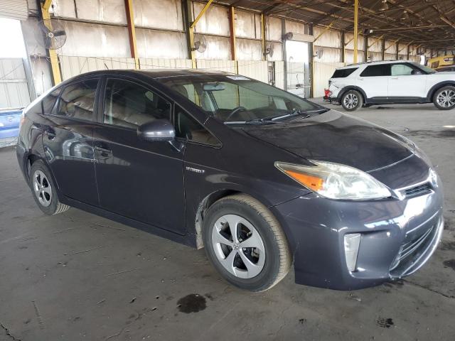 84171724-2013-toyota-prius_4