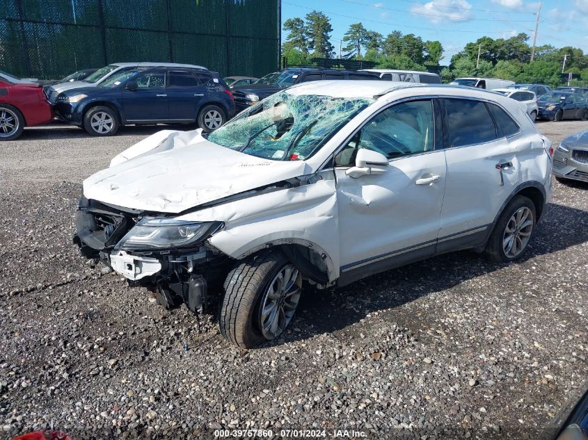 i40244512-2017-lincoln-mkc_2