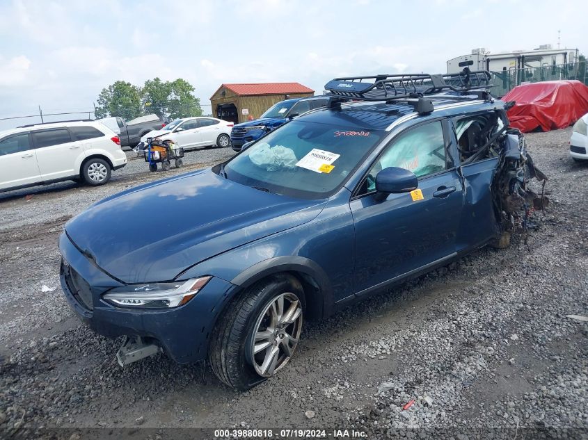 i40367623-2018-volvo-v90-cross-country_2