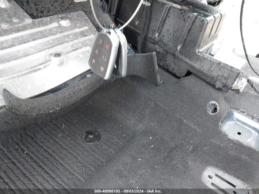 i40582859-2017-cadillac-escalade-esv_11