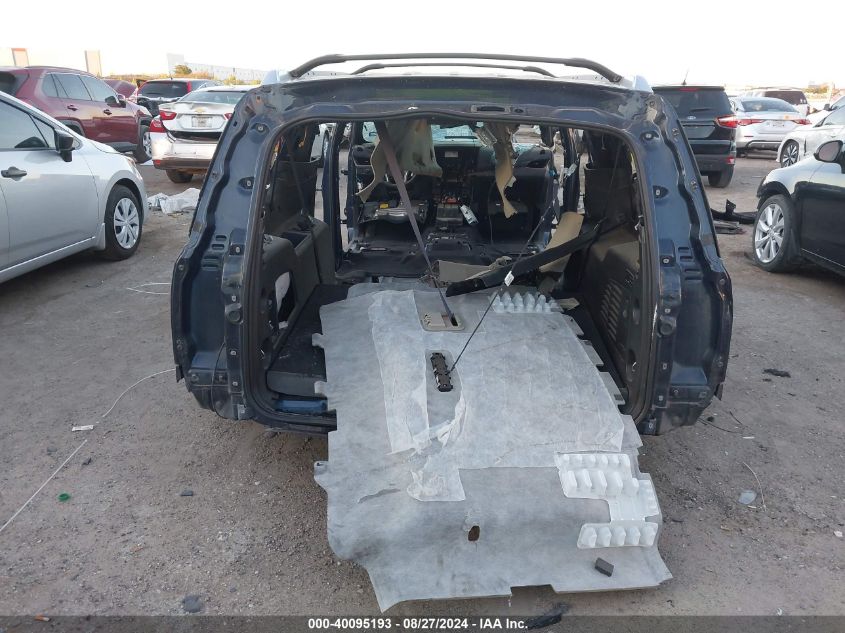 i40582859-2017-cadillac-escalade-esv_16